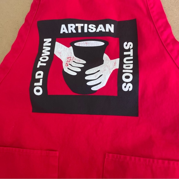 Red Artisan Old Town Art Studios Apron with Pockets - Picture 4 of 9